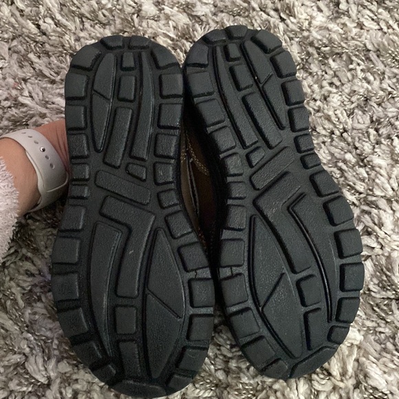 Boys size 2 dress shoes - Picture 8 of 9